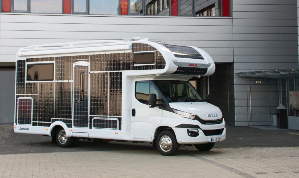 Motorhome elétrico abastecido por energia solar é criado por fabricante alemã