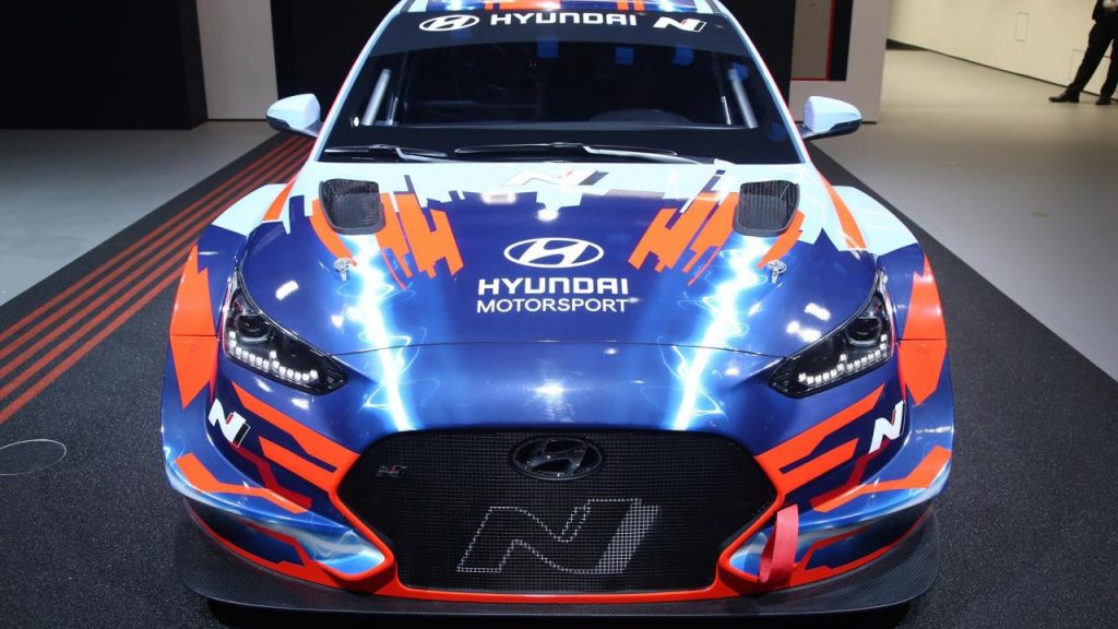 Hyundai lança Veloster N ETCR como primeiro piloto elétrico