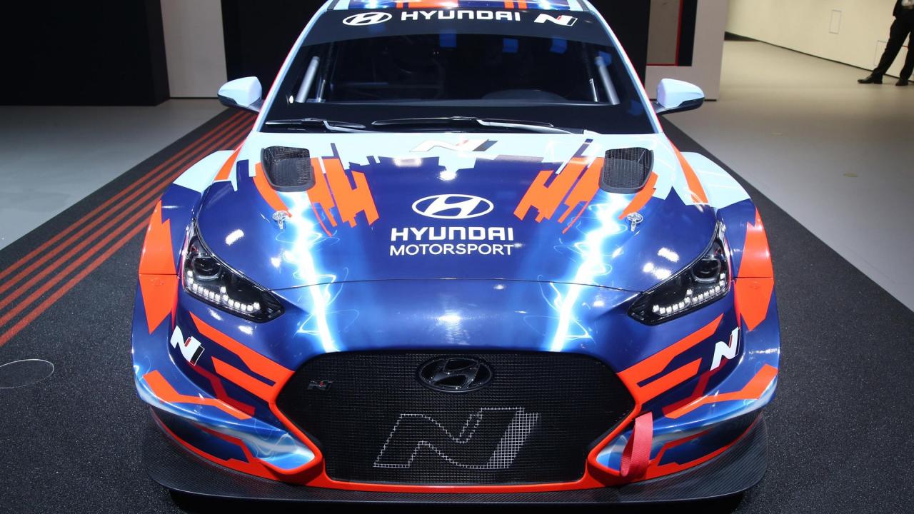 Hyundai lança Veloster N ETCR como primeiro piloto elétrico